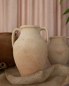 Anatolische terracotta vaas met twee grepen